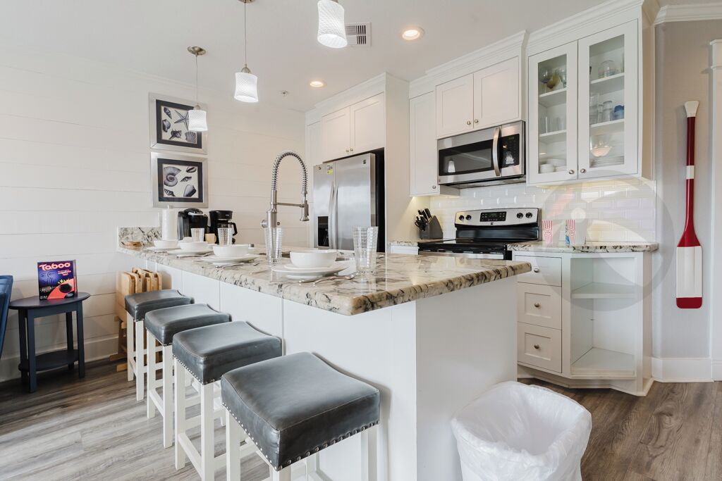 Kylskåp, mikrovågsugn, ugn och spishäll