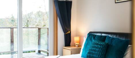 Desk, iron/ironing board, travel cot, WiFi