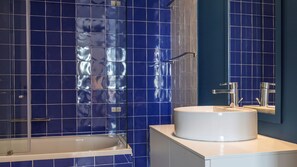 Bathtub - Ando Living - Abrantes Flats - 33 (Lisbon)