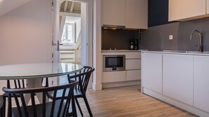 Microwave, stovetop, dishwasher, electric kettle - Ando Living - Abrantes Flats - 42 (Lisbon)