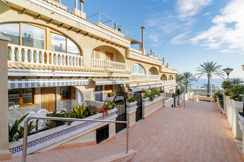 Casa Vacacional 'Los Arenales Al Sol' con Vistas al Mar, Wi-Fi y Aire Acondicionado