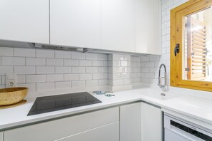 Refrigerador, microondas, placa de cocina, lavavajillas