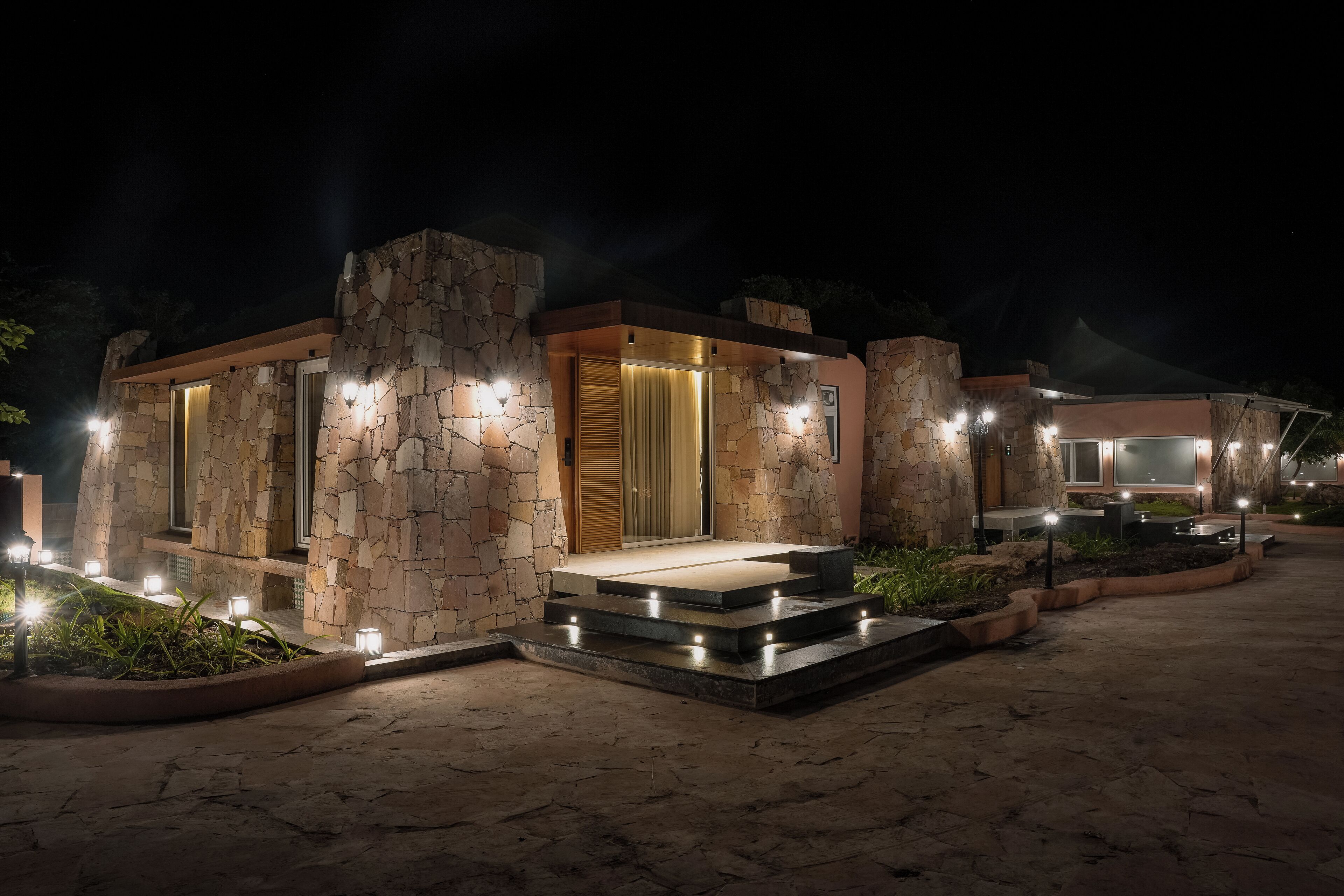 Presidential-Suite, 2 Schlafzimmer, eigener Pool, Flussblick | Zimmersafe, Bügeleisen/Bügelbrett, kostenloses WLAN, Bettwäsche