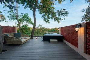 Private spa tub - Wild forest Sasan Gir Wildlife Sanctuary (Mendarda)