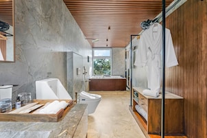 Bañera de hidromasaje privada