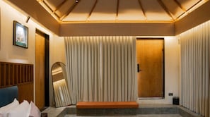 普通套房, 2 間臥室, 私人泳池, 河景 | 房內夾萬、熨斗/熨衫板、免費 Wi-Fi、床單