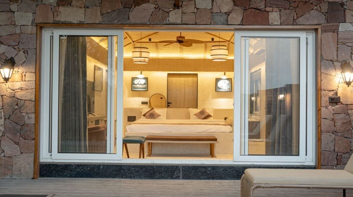 Suite presidencial, 2 habitaciones, piscina privada, vistas al río | Caja fuerte, tabla de planchar con plancha, wifi gratis y ropa de cama