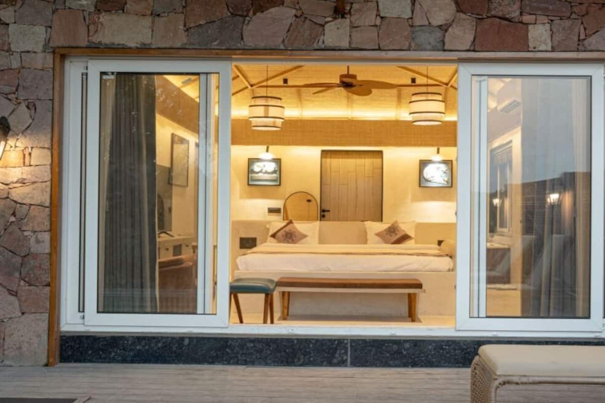 خزنة داخل الغرفة ومكواة/لوح كي وواي فاي مجانًا وملاءات أسرّة