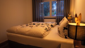 2 chambres, coffres-forts dans les chambres, bureau