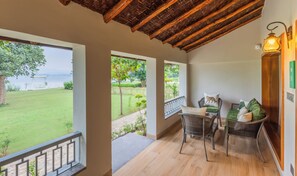 Cottage, River View | Balcony