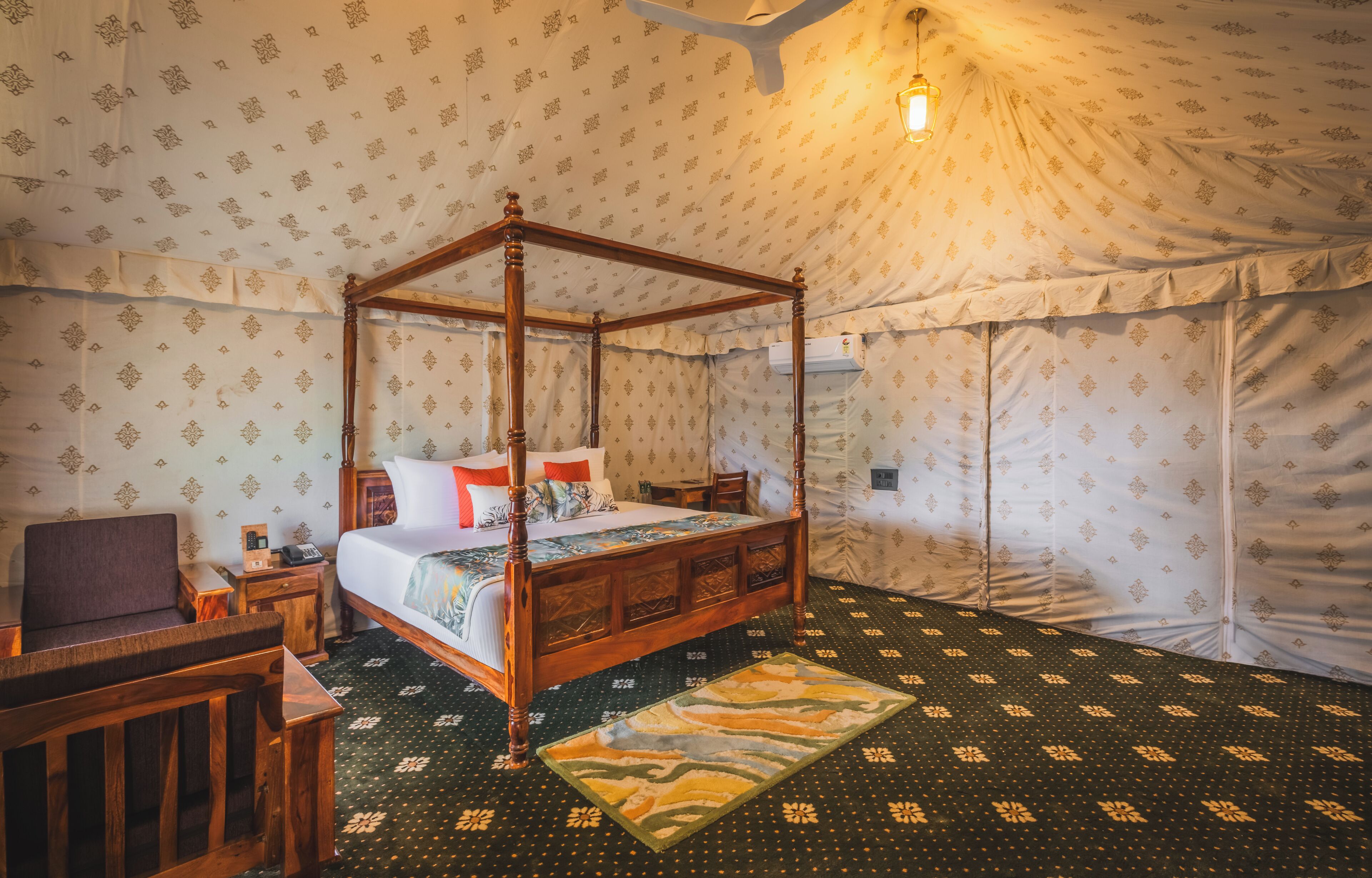 In-room safe, desk, free WiFi