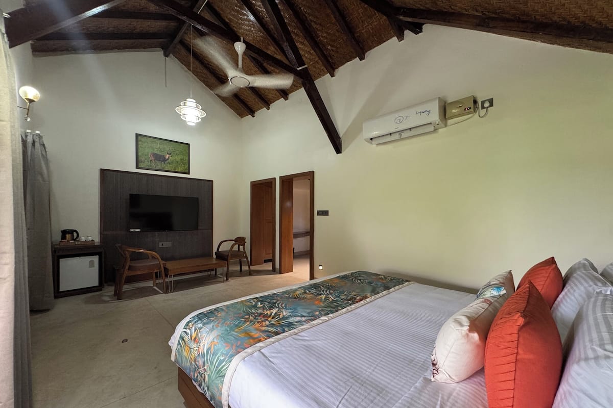 Suite, Flussblick | Zimmersafe, Schreibtisch, kostenloses WLAN