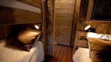 Comfort Lodge | Blackout curtains, iron/ironing board, free WiFi, bed sheets