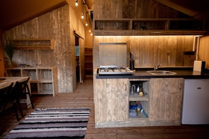 Comfort Lodge | Private kitchen - Glamping Can Bora Lodges (Sant Gregori)