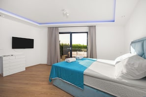4 bedrooms, in-room safe, iron/ironing board, travel cot - Villa golfista - An Architectural Jewel Steps from the Sea (pjescana uvala)