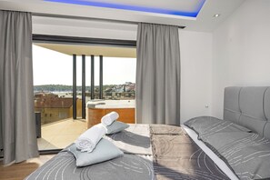 4 bedrooms, in-room safe, iron/ironing board, travel crib - Villa golfista - An Architectural Jewel Steps from the Sea (pjescana uvala)