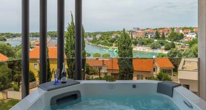 Villa golfista - An Architectural Jewel Steps from the Sea