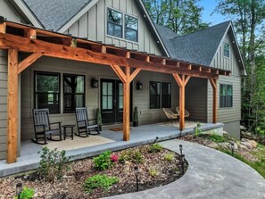 Exterior - Golf Sim, Game-Movie Room, Speakeasy Lounge, Hot tub, Sauna, Arcade Games! (Tobyhanna)