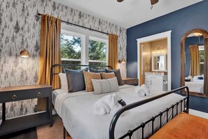 6 bedrooms, desk, iron/ironing board, travel crib - Golf Sim, Game-Movie Room, Speakeasy Lounge, Hot tub, Sauna, Arcade Games! (Tobyhanna)