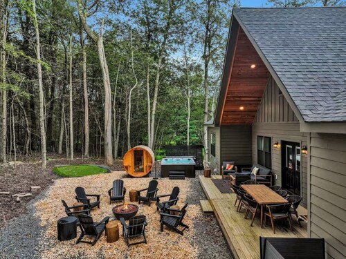 Golf Sim, Game-Movie Room, Speakeasy Lounge, Hot tub, Sauna, Arcade Games!