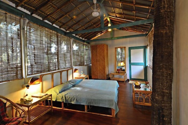 Tree House - Non AC | Premium bedding, individually furnished, blackout drapes, bed sheets