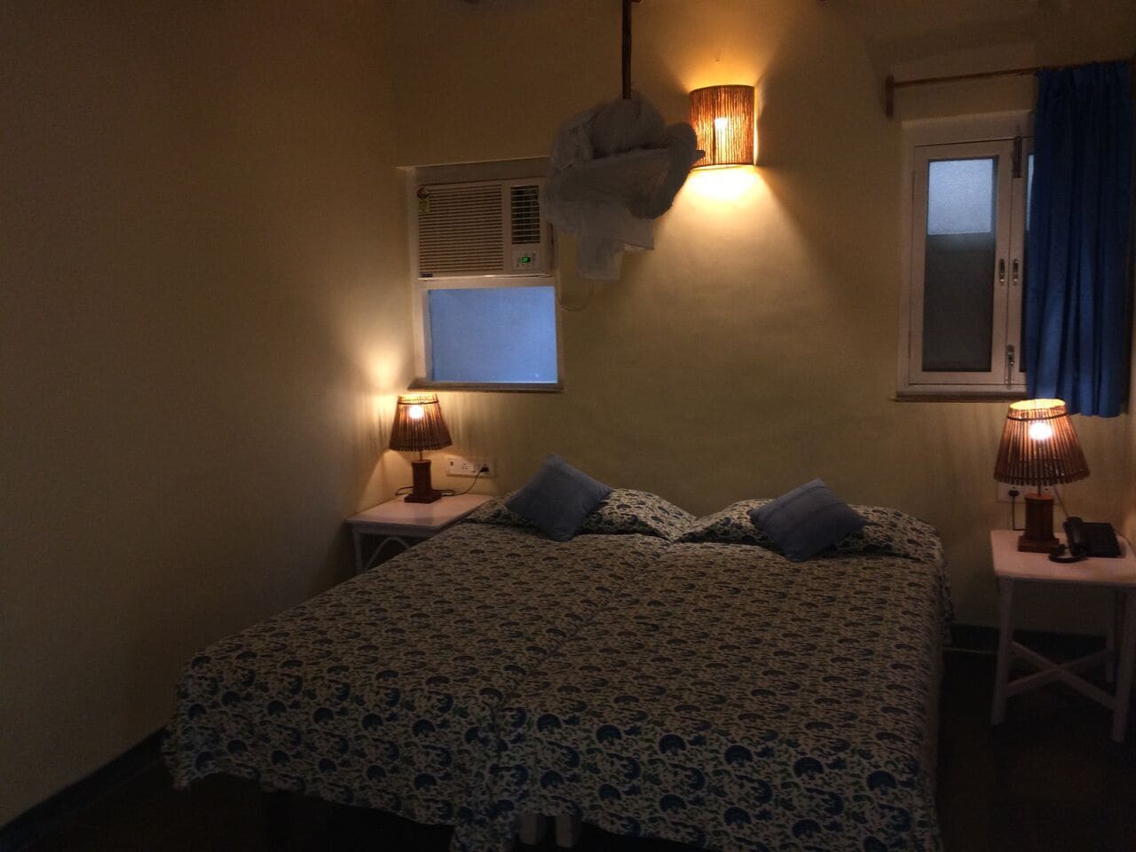 Habitació executiva | Roba de llit d'alta qualitat, mobiliari individual i cortines opaques 