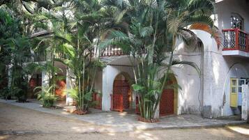 Leilighet – basic | Sengetøy av topp kvalitet, individuelt innredet og blendingsgardiner