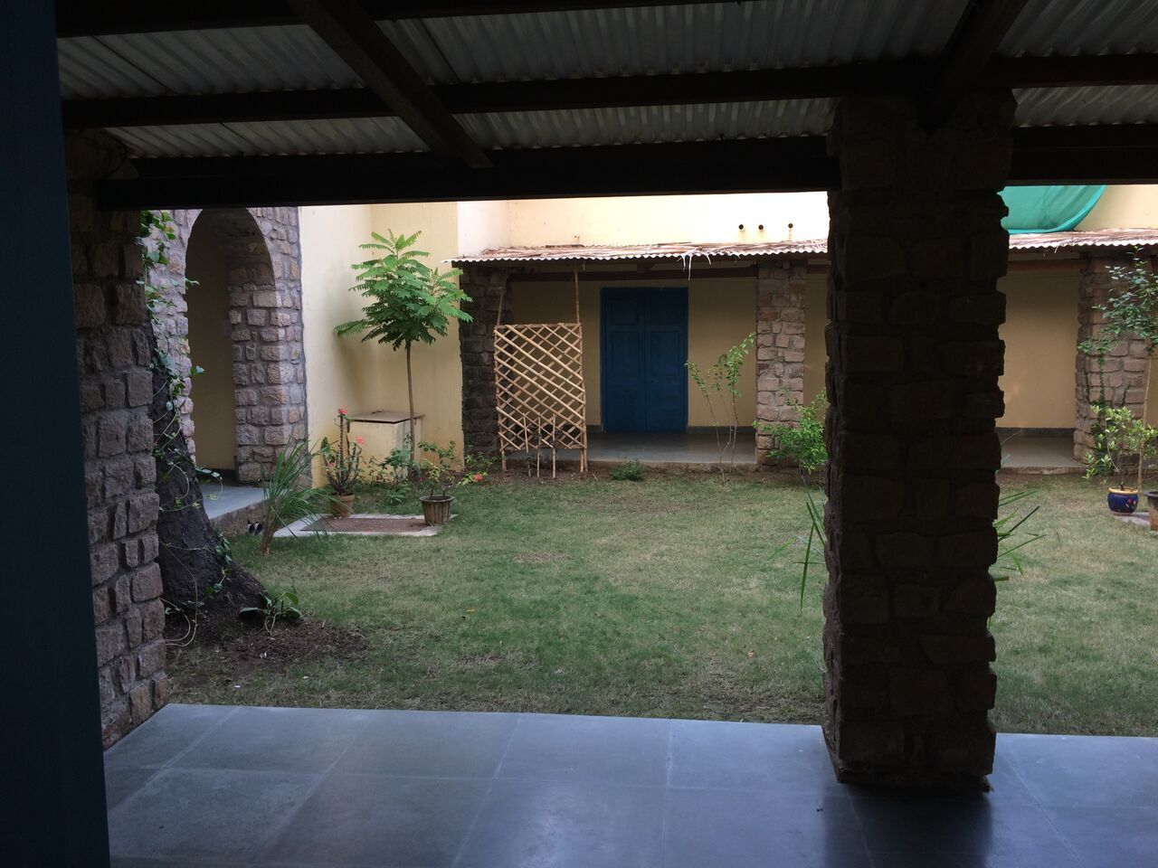 Habitació prèmium | Roba de llit d'alta qualitat, mobiliari individual i cortines opaques 