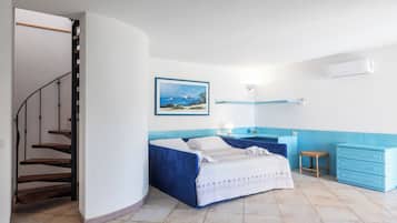 Comfort Room, Pool View | Private kitchen