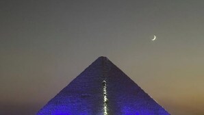 A pyramid with a narrow central shaft. - King Khufu suite (Giza Governorate)