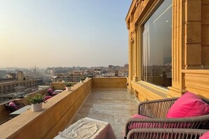 المنطقة المحيطة بالمنشأة