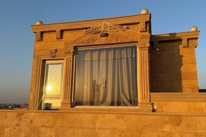 تفاصيل الفندق من الخارج