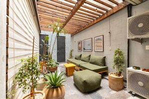 Living area - Chic 2-bed condo in heart of Condesa with AC, high-speed internet (Ciudad de México)