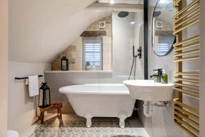 Shower, hair dryer, towels - Olive Cottage with Woodfired Hot Tub (Easton on the Hill)