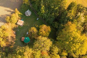 Property grounds - Fox Cabin: Unique Cabin with Mountain Views (Prébois)