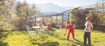 Fox Cabin: Unique Cabin with Mountain Views