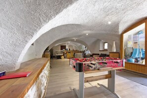 Games room - Fox Cabin: Unique Cabin with Mountain Views (Prébois)