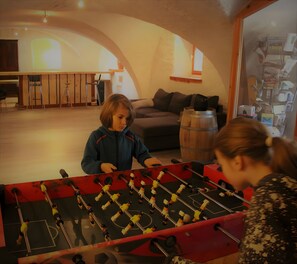 Game room - Fox Cabin: Unique Cabin with Mountain Views (Prébois)