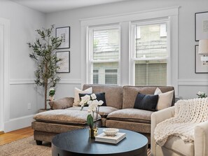 Smart TV - Retreat | Game Parking Outdoor BBQ Tufts Harvard (Somerville)