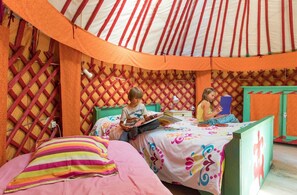 Room - Kyrgyz Yurt in the Forest – Farm Stay (Prébois)