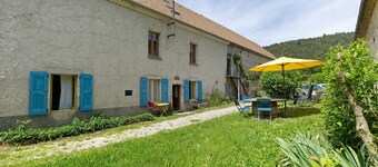 Casa vacanze in fattoria con vista montagne, animali e degustazione di vino biologico