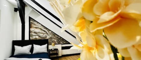 5 Schlafzimmer, Schreibtisch, Bügeleisen/Bügelbrett, Bettwäsche