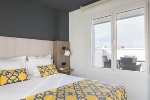 Iron/ironing board, free WiFi - Dobo Madrid Las Torres (Madrid)