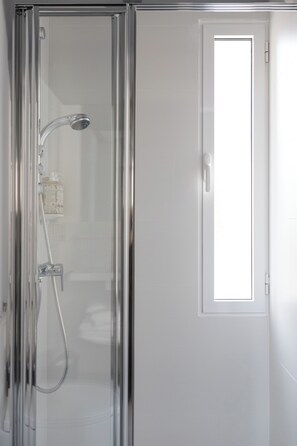 Standard Apartment | Iron/ironing board, free WiFi