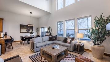 Smart-TV, Kamin, Videospiele