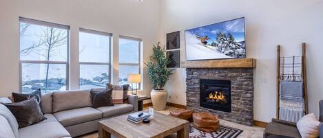 智能電視、壁爐、電子遊戲