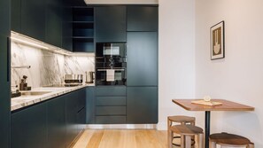 Microondas, horno, placa de cocina, lavavajillas