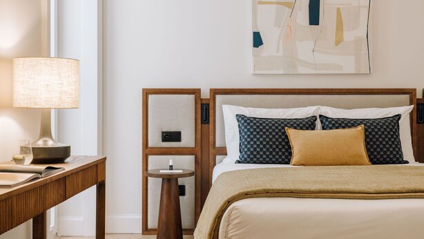 2 Schlafzimmer, Bügeleisen/Bügelbrett, kostenlose Babybetten, Bettwäsche