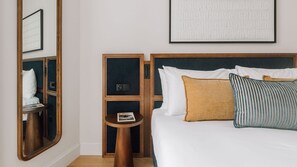 1 habitación, tabla de planchar con plancha y cunas gratuitas 