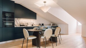 In-room dining - Ando Living - Abrantes 50 House - 502 (Lisbon)